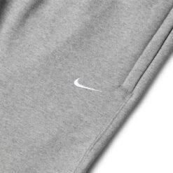 Nike SOLO SWOOSH FLEECE PANTS -Bodega NikeMNKSOLOSWSHHWBBPANTDKGREYHEATHERWHITESCW5460 063 4